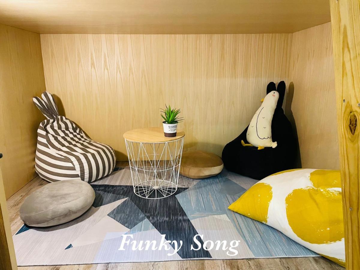 Funky Song Bed & Breakfast Tainan Exterior photo